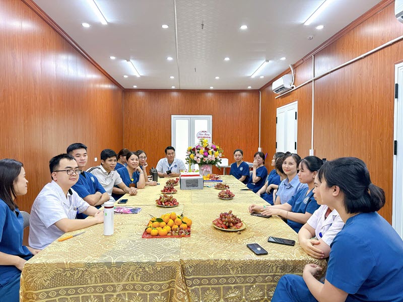 doi-ngu-bac-si-benh-vien-da-khoa-nga-tu-ho