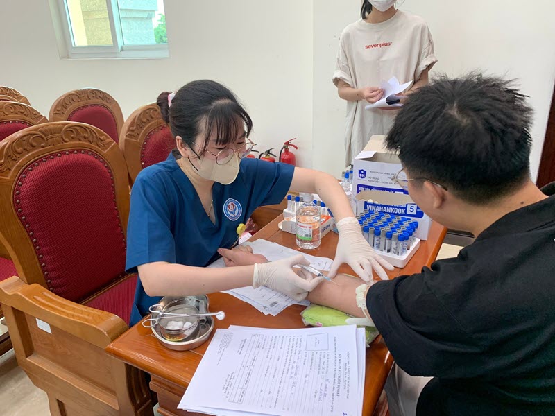 kham-suc-khoe-cho-nguoi-di-lam-1