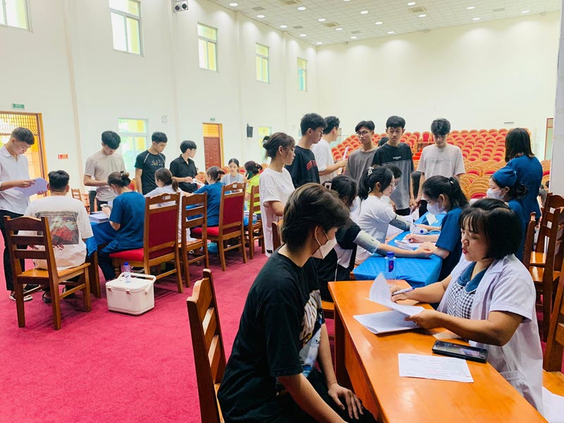 kham-suc-khoe-cho-nguoi-di-lam