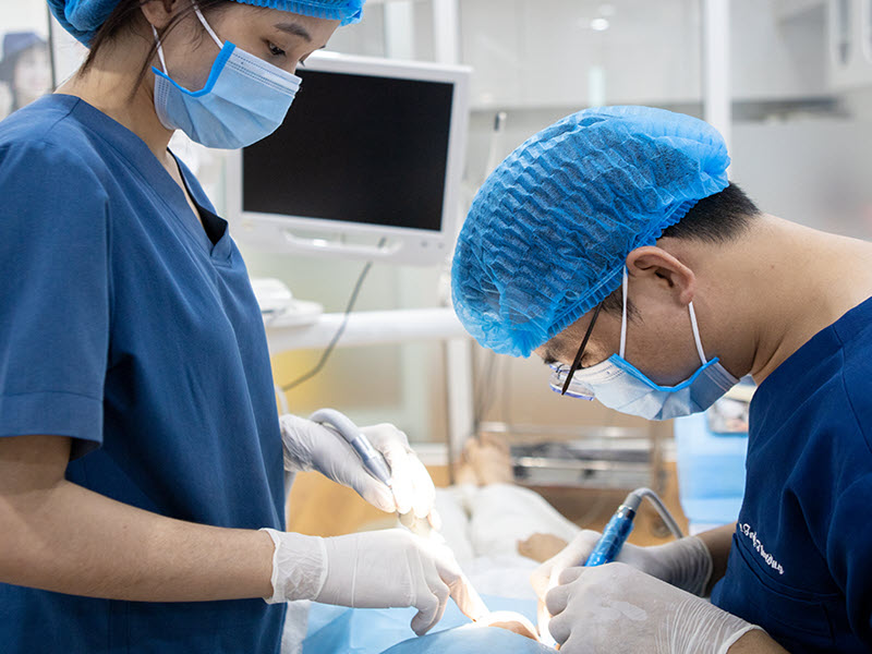 Nhổ răng khôn có đau không? Nên nhổ khi nào? nho-rang-khon-tai-benh-vien-nga-tu-ho-3