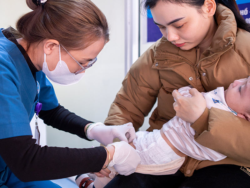 Lịch tiêm chủng cho trẻ em từ 0 – 5 tuổi: Những mũi tiêm quan trọng cha mẹ cần biết tiem-chung-cho-be