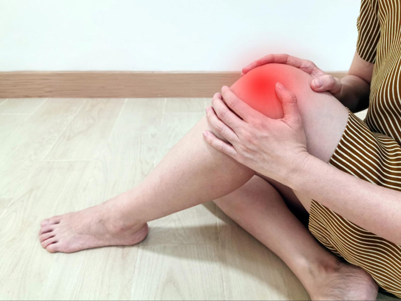 chua-benh-dau-xuong-khop-bang-cham-cuu