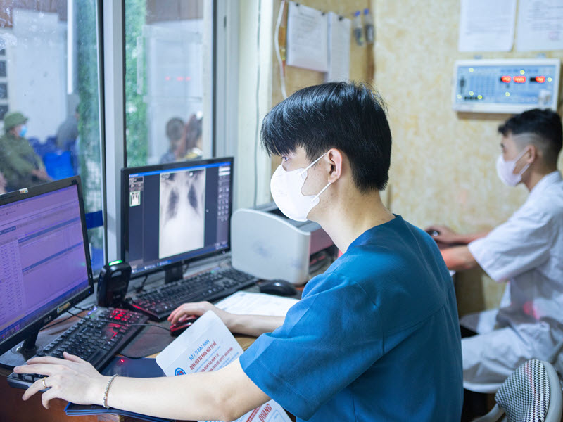 hinh-anh-lam-viec-ngay-cuoi-tuan-tai-benh-vien-3