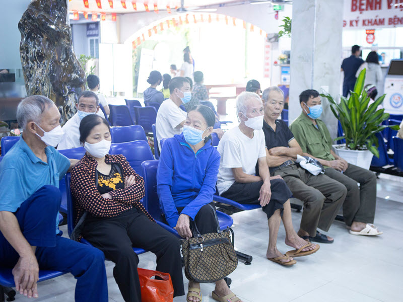 hinh-anh-lam-viec-ngay-cuoi-tuan-tai-benh-vien-4