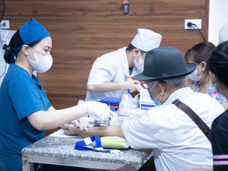 hinh-anh-lam-viec-ngay-cuoi-tuan-tai-benh-vien-8