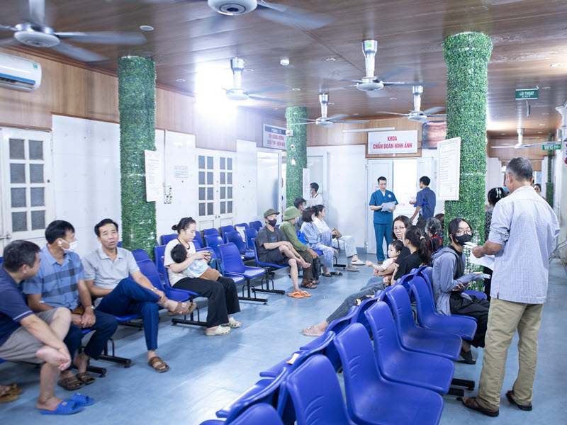 hinh-anh-lam-viec-ngay-cuoi-tuan-tai-benh-vien-9