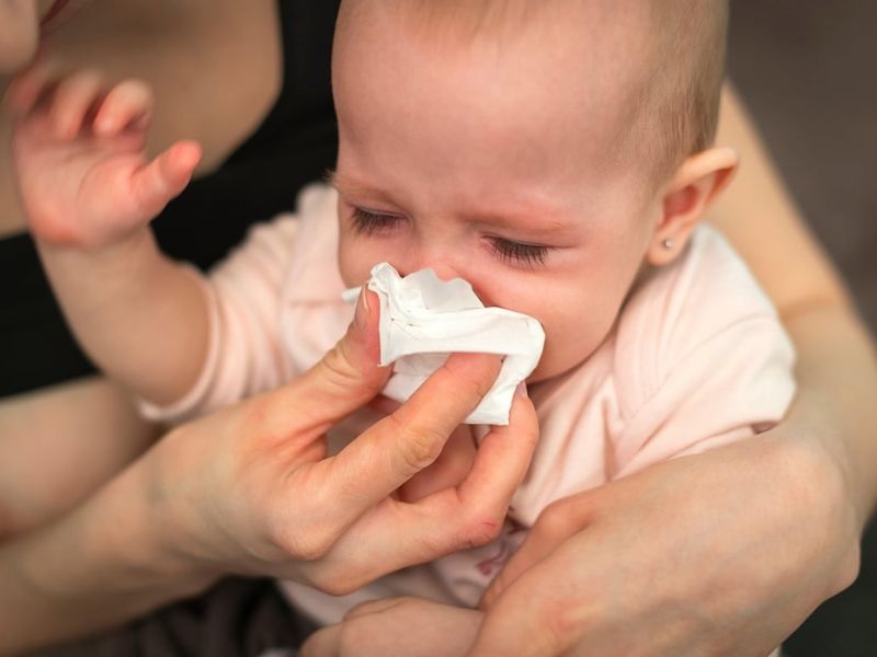 Ảnh hưởng của Virus RSV đến người lớn và trẻ nhỏ như thế nào tre-bi-nhiem-rsv-phai-lam-sao