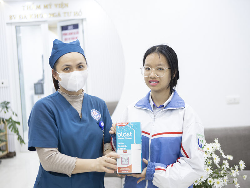 NIỀNG RĂNG NHẬN NGAY TĂM NƯỚC XỊN SÒ! nieng-rang-nhan-qua-tai-bvdk-nga-tu-ho