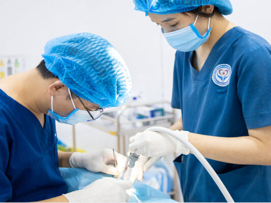 nho-rang-khon-tai-benh-vien-nga-tu-ho-2