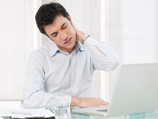 nguyen-nhan-gay-dau-vai-gay-man-tinh