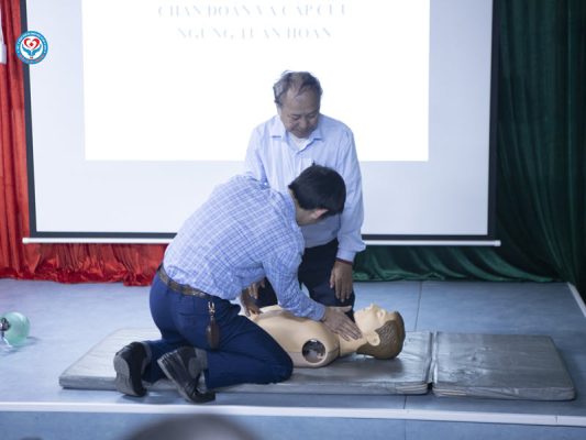 tap-huan-kien-thuc-chan-doan-cap-cuu-ngung-tuan-hoan-4