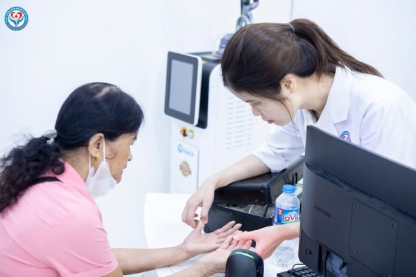 1 ĐỪNG TỰ Ý DÙNG THUỐC BÔI CÓ CORTICOID