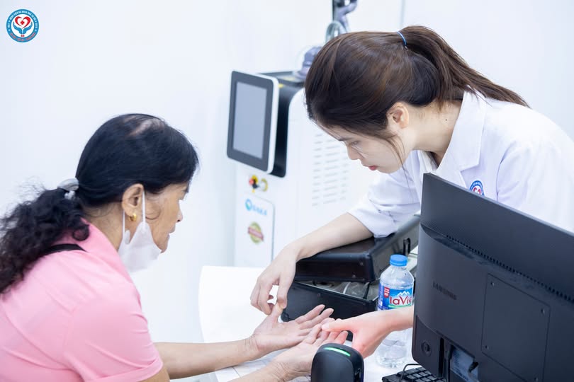 1 ĐỪNG TỰ Ý DÙNG THUỐC BÔI CÓ CORTICOID